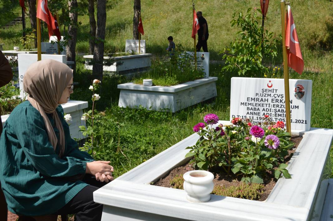 Bayram arifesinde şehitliklerde hüzün: Kahramanlara koştular 30